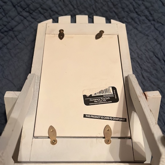 Distressed white beach chair picture frame - Picture 3 of 13